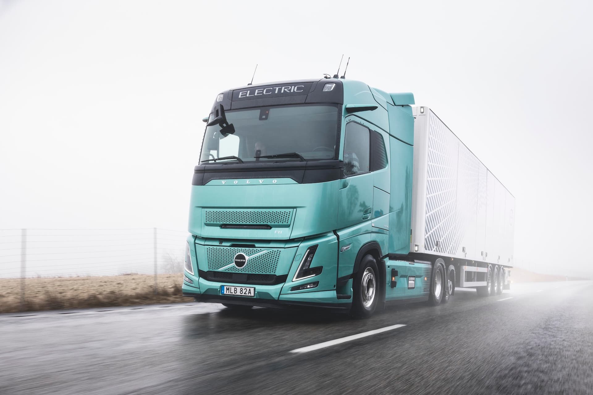 Cover Image for Volvo kündigt Elektro-Langstrecken-Lkw für 2026 an