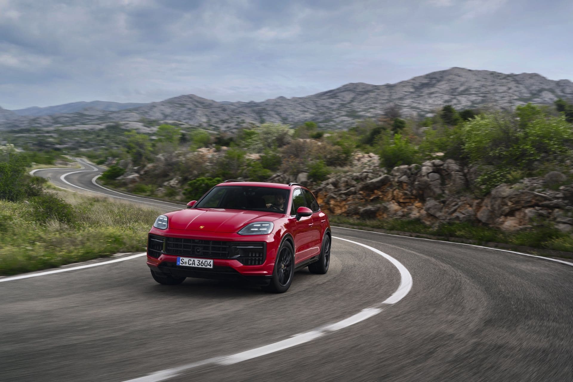 Cover Image for Porsche Cayenne: Neue Elektro-Version schafft Rennrekord