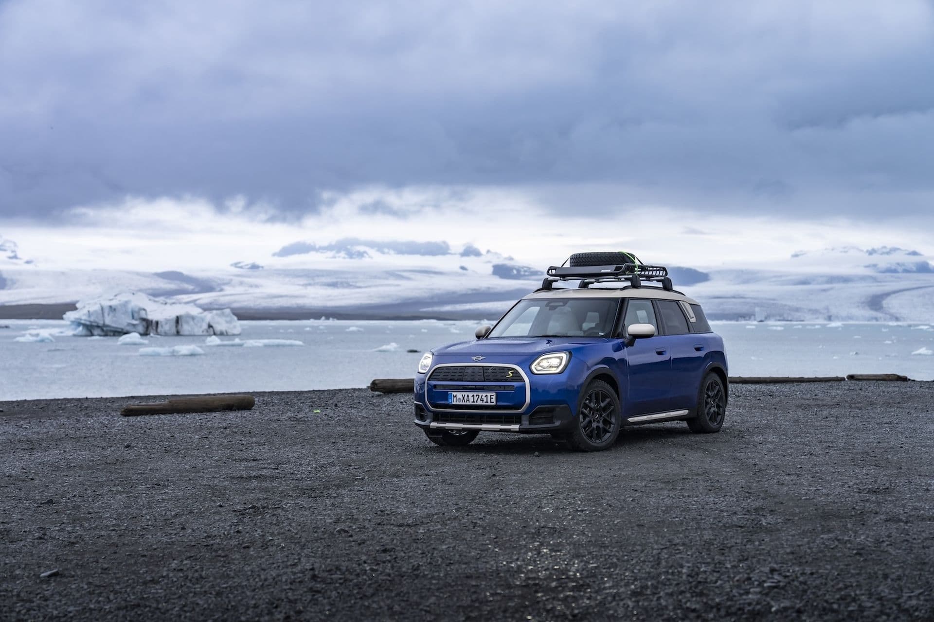 Cover Image for Elektrisch ans Ende Europas mit dem Mini Countryman