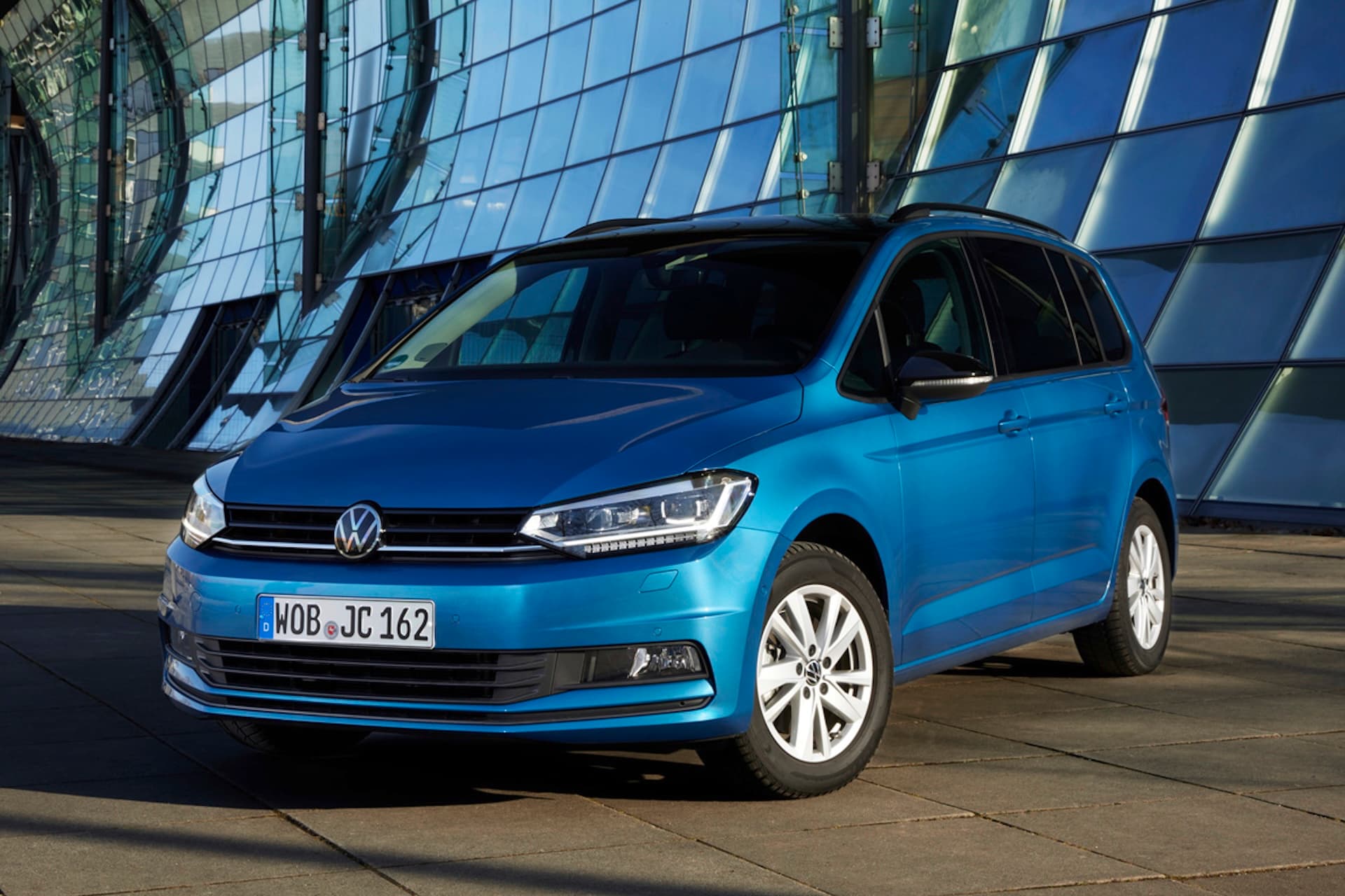 Cover Image for VW soll Touran als E-Auto planen