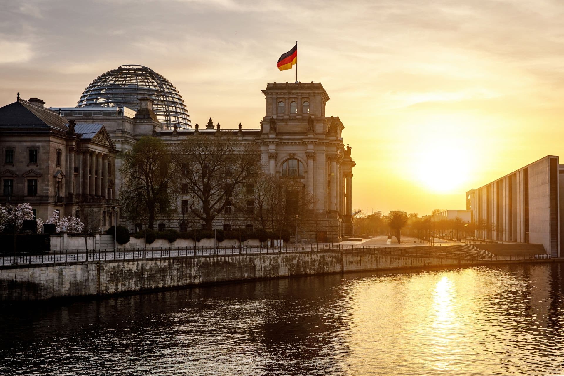 Cover Image for Kommentar: Neue E-Auto-Förderung hilft nicht den Richtigen