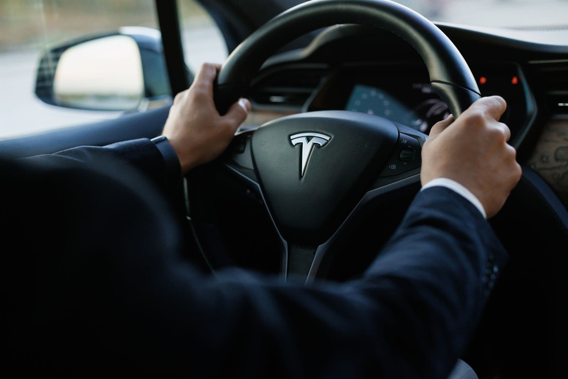 Cover Image for Verwirrung um Musks Dementi zum 25.000 US-Dollar Tesla