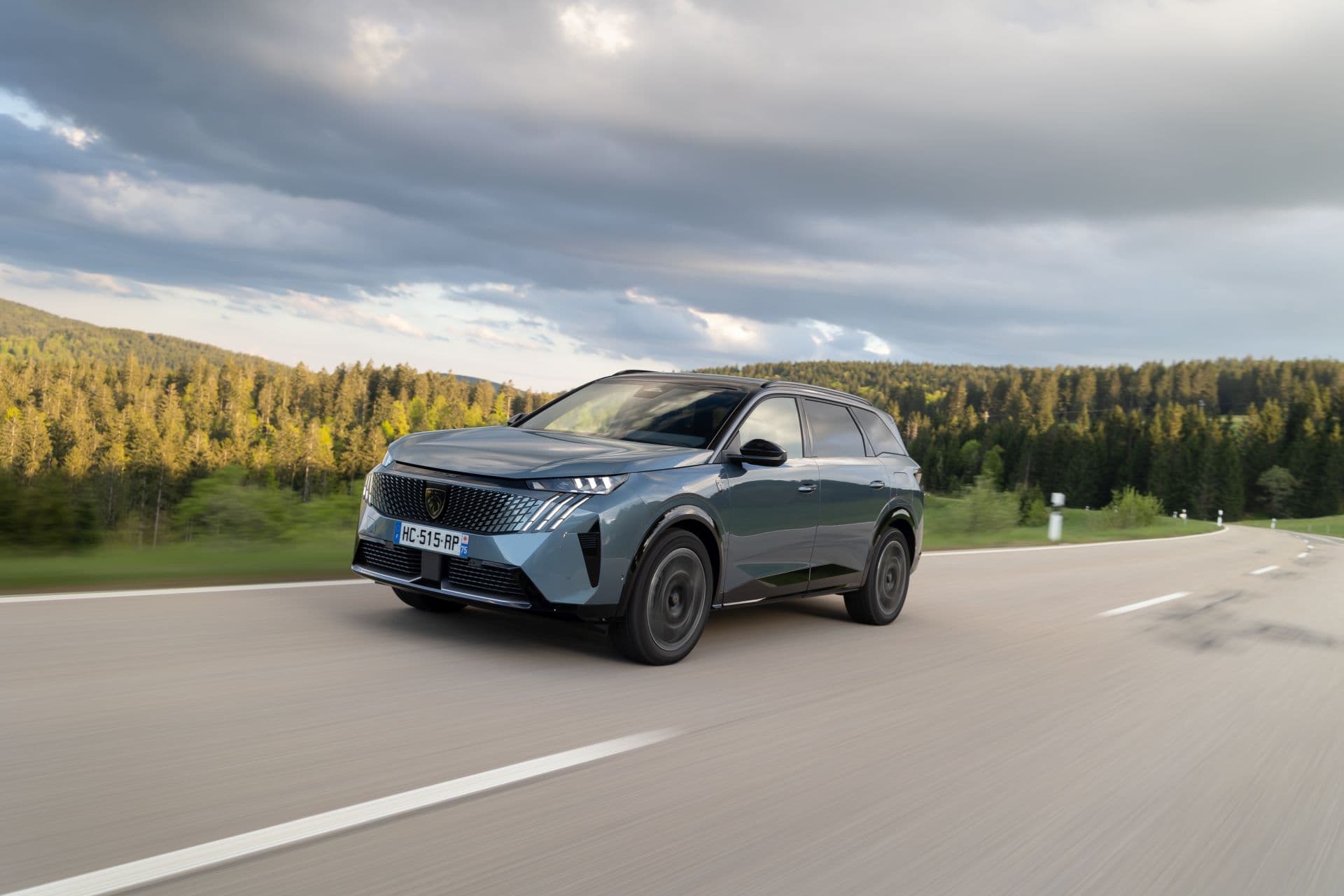 Cover Image for Peugeot bringt Allrad-Versionen für E-3008 und E-5008